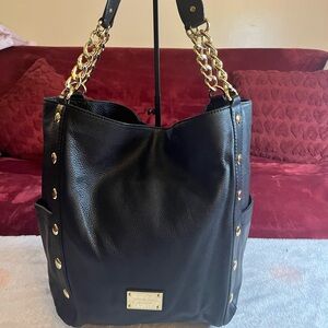 Michael Kors Black Shoulder Bag with Gold Chain. Leather excellent condition.